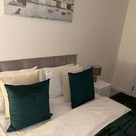 Contemporary Urban Retreat, 2-Bedroom Haven By London City Airport 外观 照片