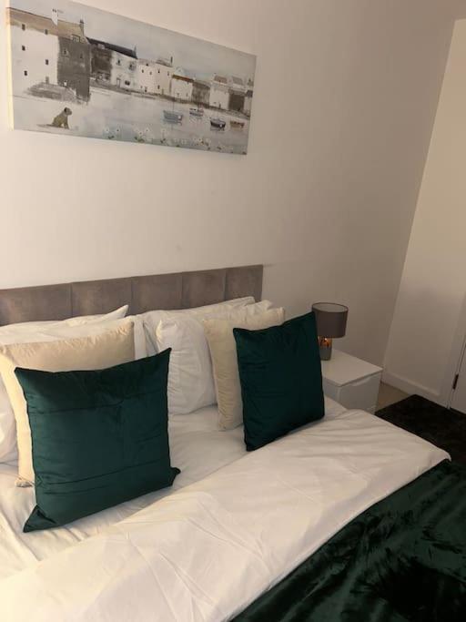 Contemporary Urban Retreat, 2-Bedroom Haven By London City Airport 外观 照片