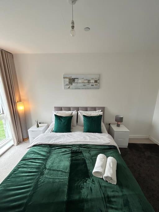 Contemporary Urban Retreat, 2-Bedroom Haven By London City Airport 外观 照片