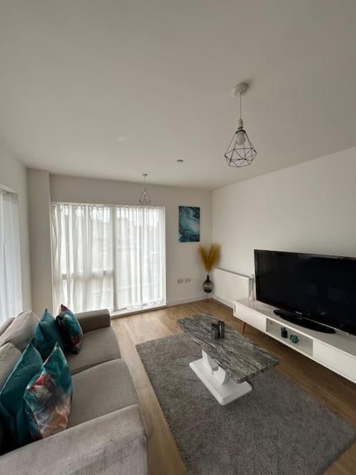 Contemporary Urban Retreat, 2-Bedroom Haven By London City Airport 外观 照片