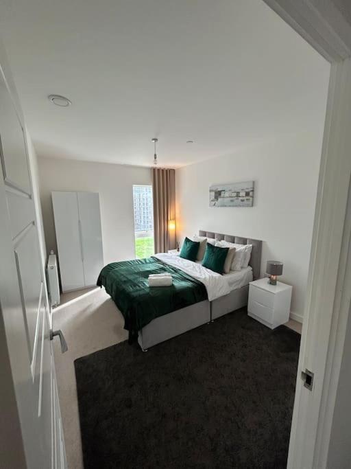 Contemporary Urban Retreat, 2-Bedroom Haven By London City Airport 外观 照片