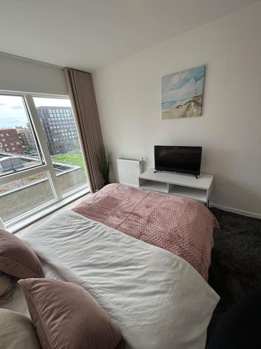 Contemporary Urban Retreat, 2-Bedroom Haven By London City Airport 外观 照片