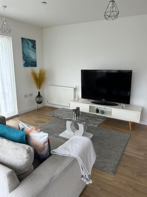 Contemporary Urban Retreat, 2-Bedroom Haven By London City Airport 外观 照片