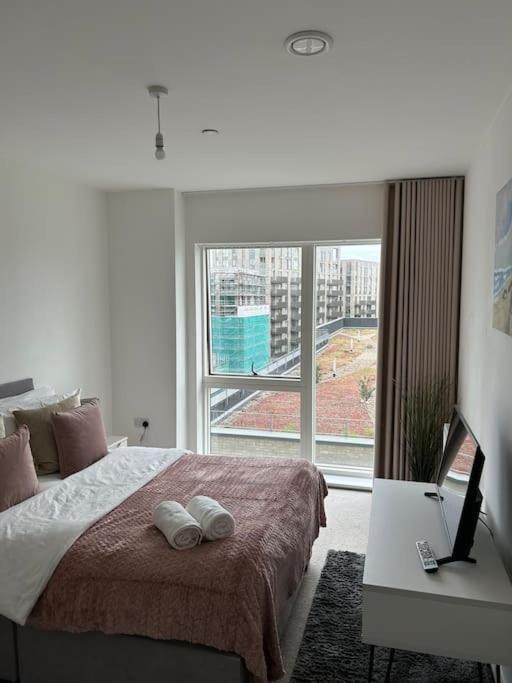 Contemporary Urban Retreat, 2-Bedroom Haven By London City Airport 外观 照片