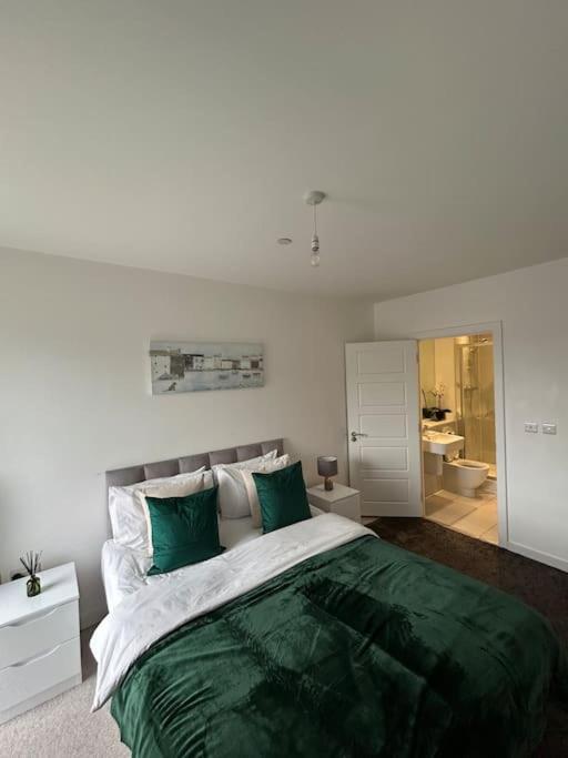 Contemporary Urban Retreat, 2-Bedroom Haven By London City Airport 外观 照片